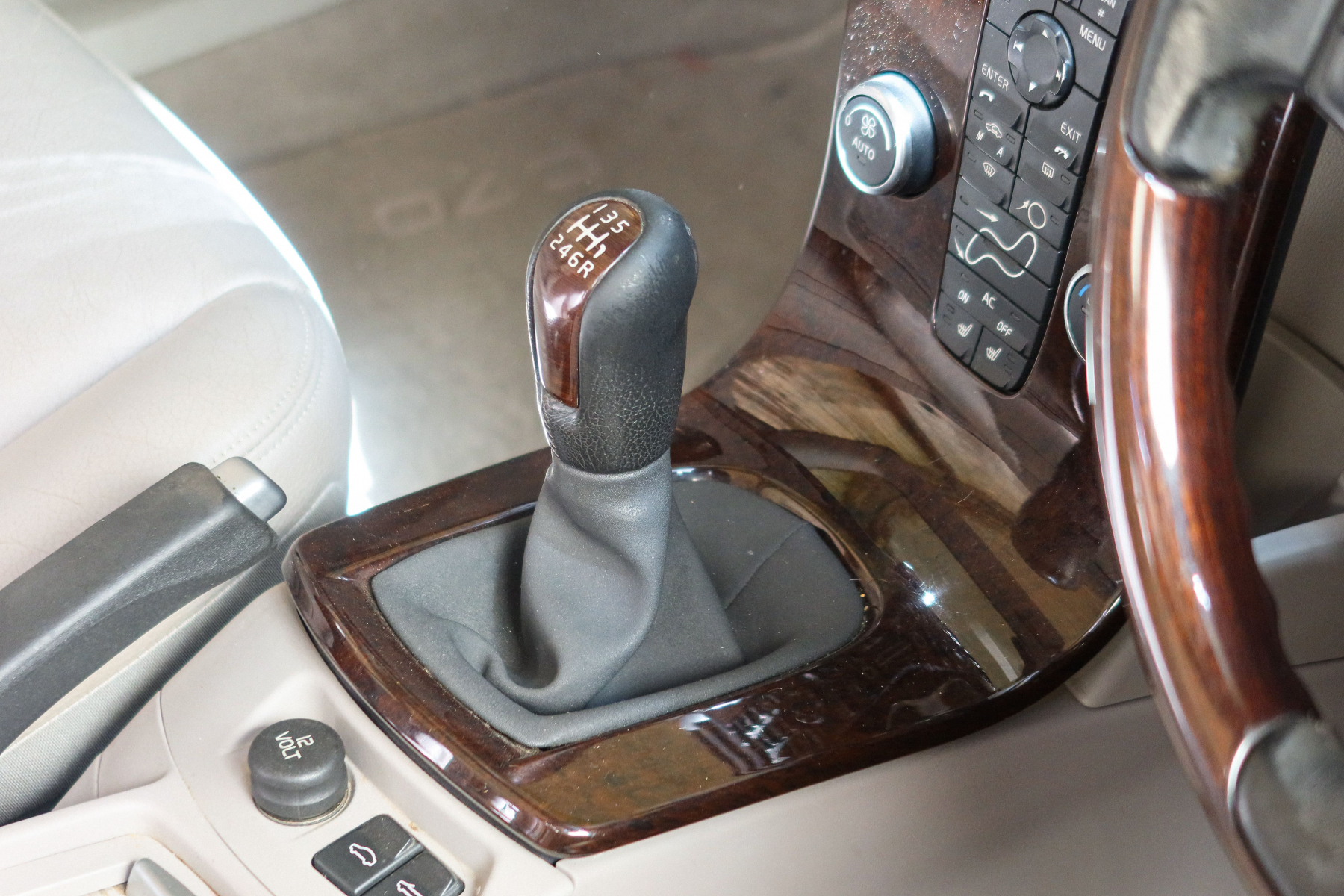 Illustration - Secrets De Design Volvo C70