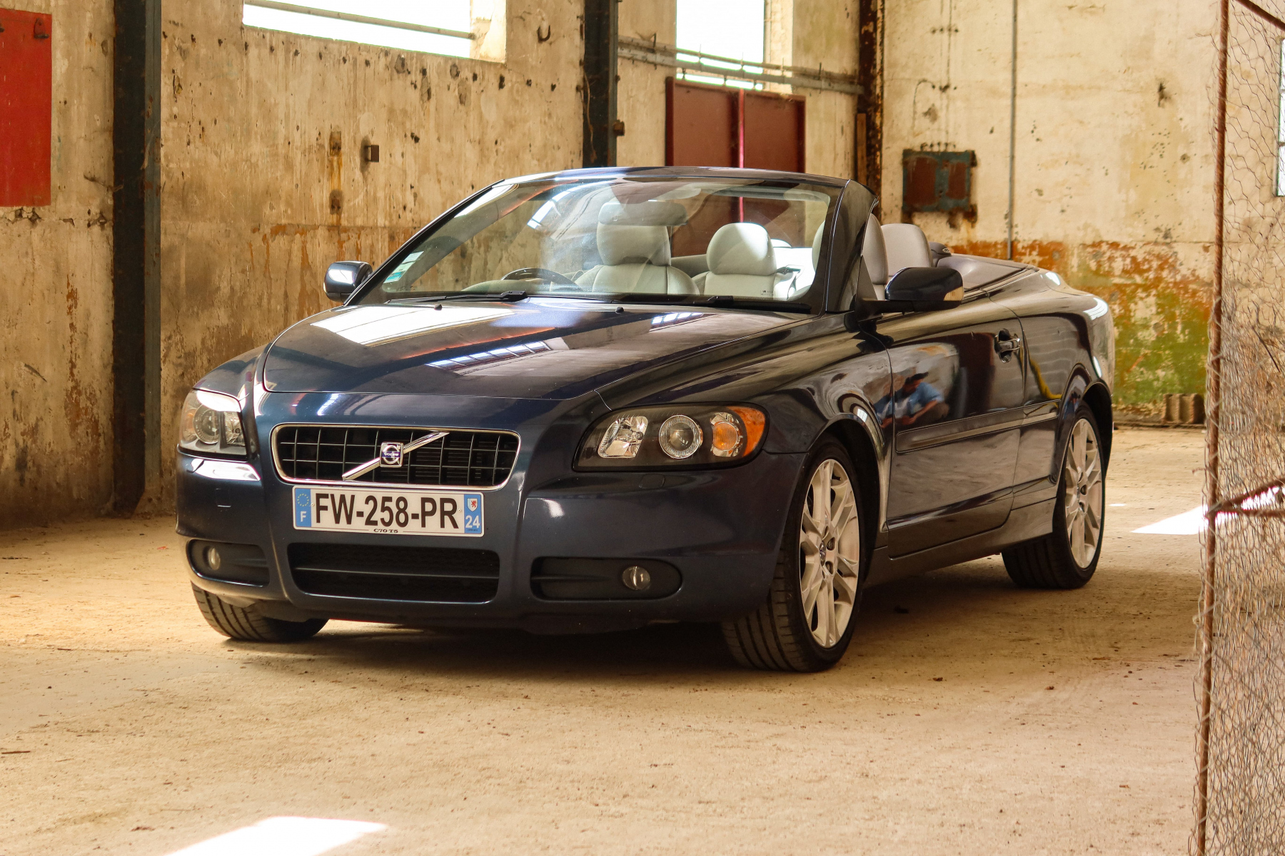 Illustration - Secrets De Design Volvo C70