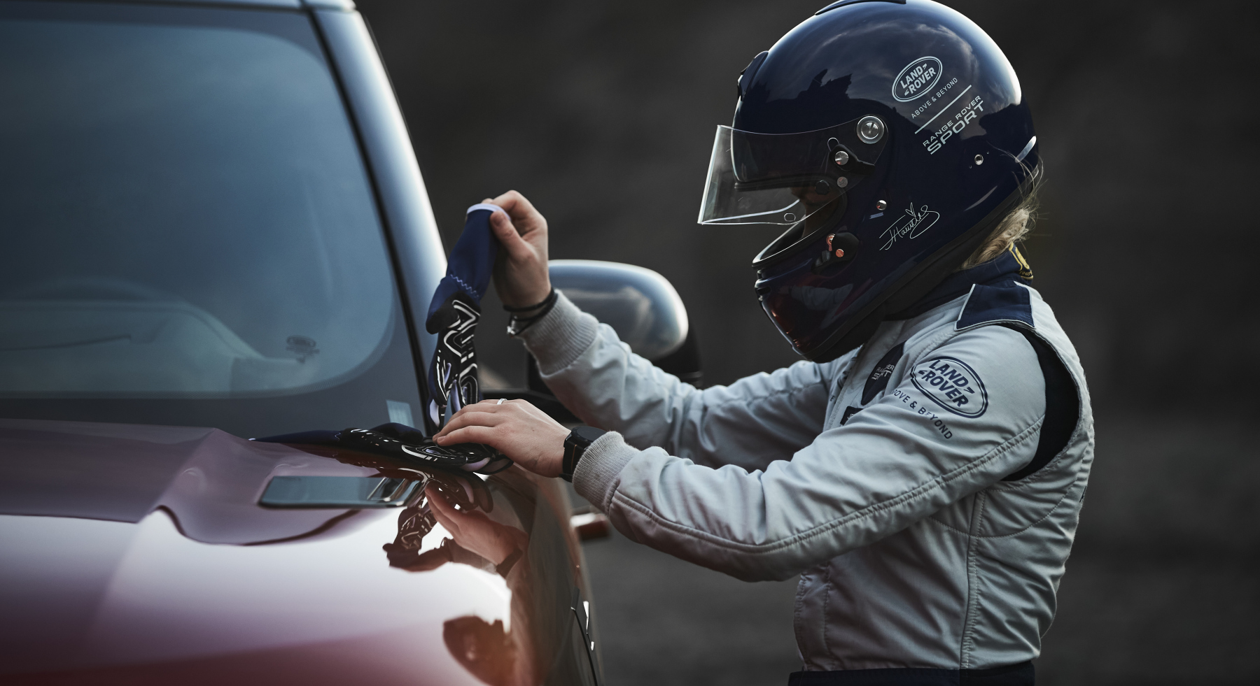 Illustration - Range Rover Sport Cascade