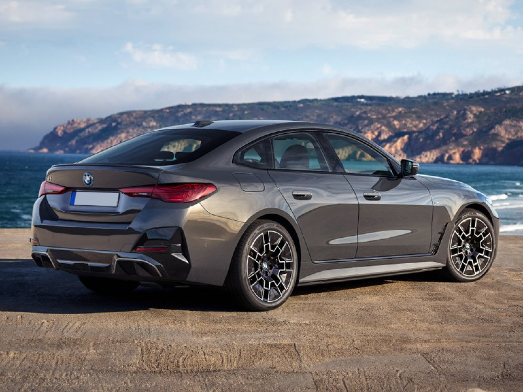 Illustration - Offre LLD sans apport BMW i4 eDrive35 M SPORT