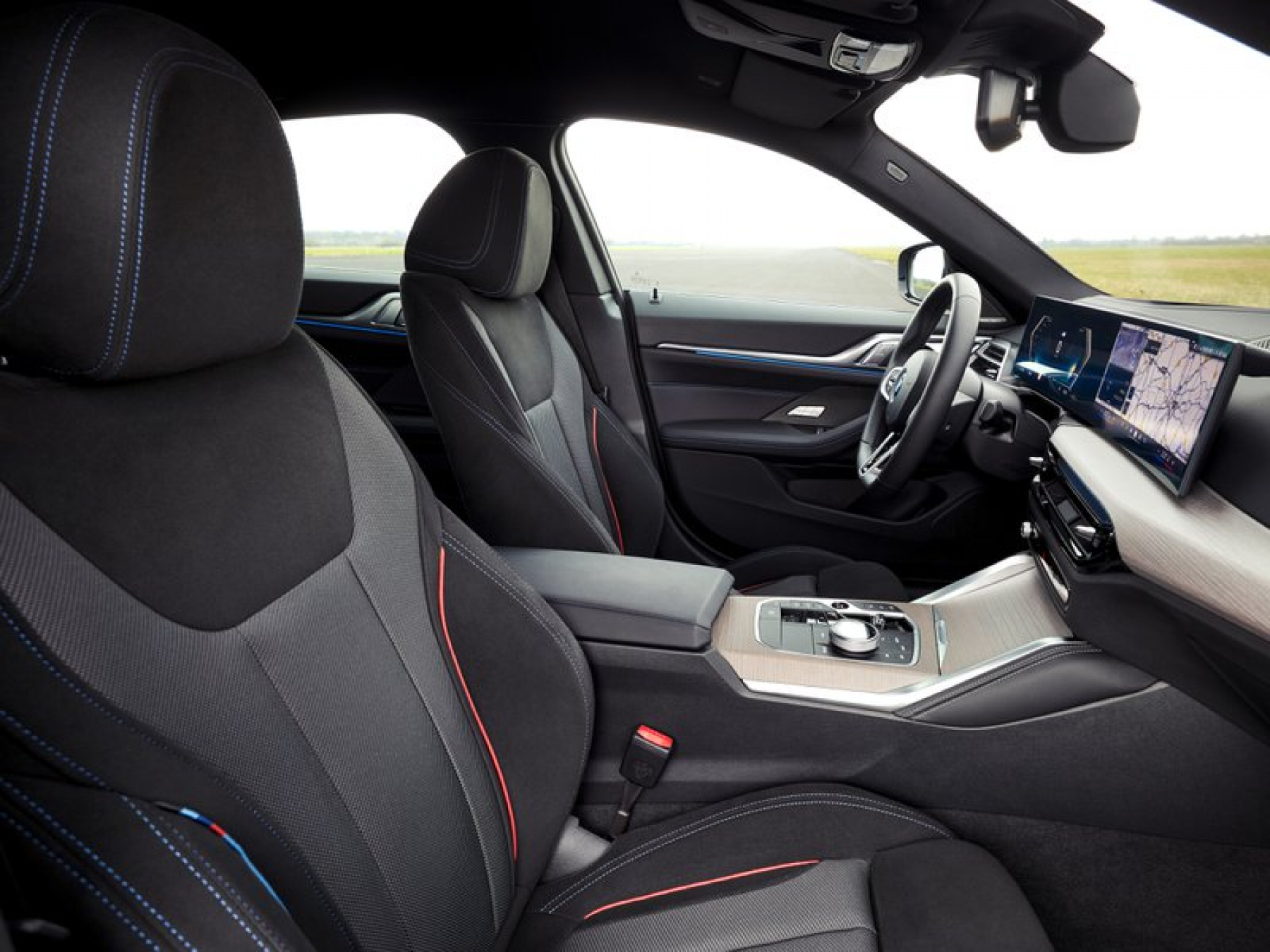 Illustration - Offre LLD sans apport BMW i4 eDrive35 M SPORT