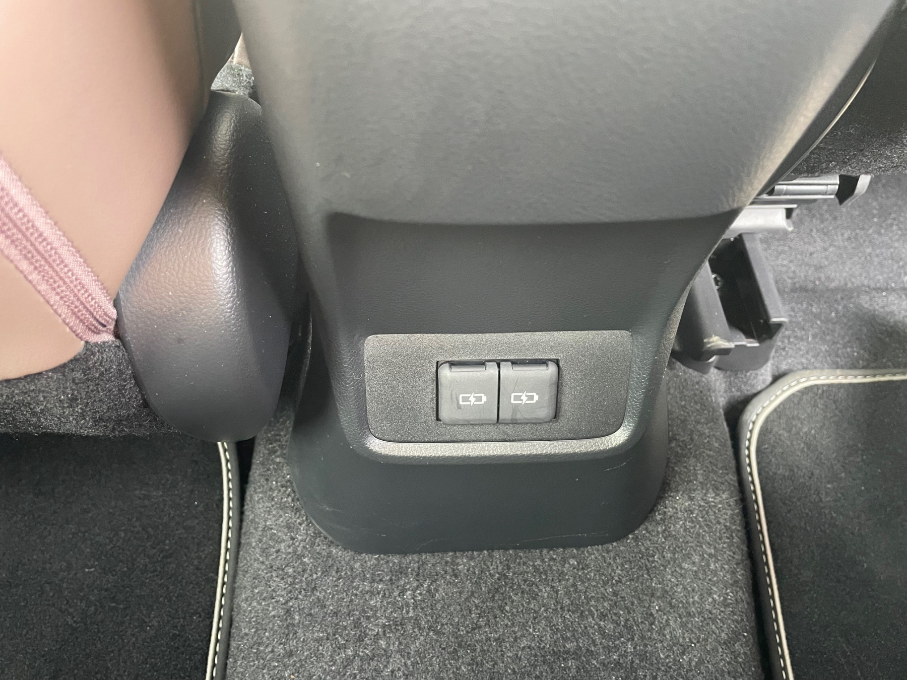 Illustration - Essai Lexus LBX Elegant - intérieur