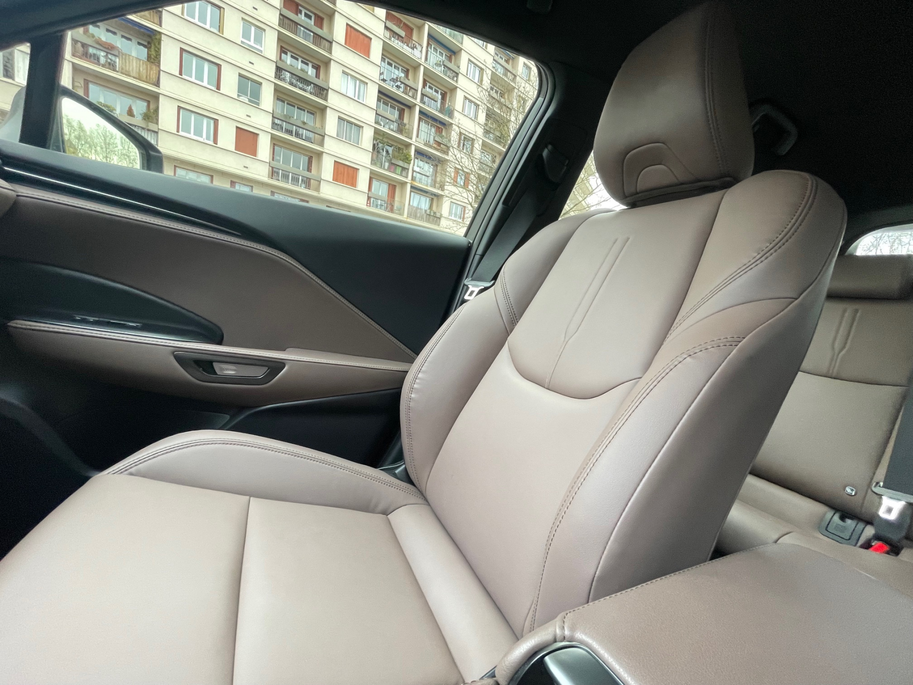 Illustration - Essai Lexus LBX Elegant - intérieur