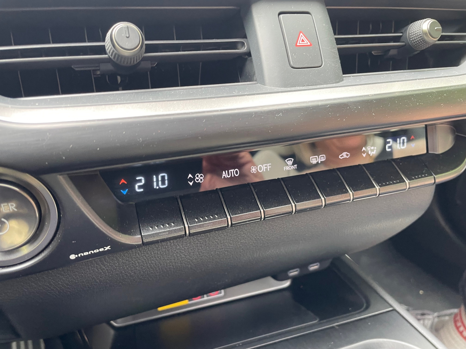 Illustration - Lexus UX300h 2025 F Sport Executive