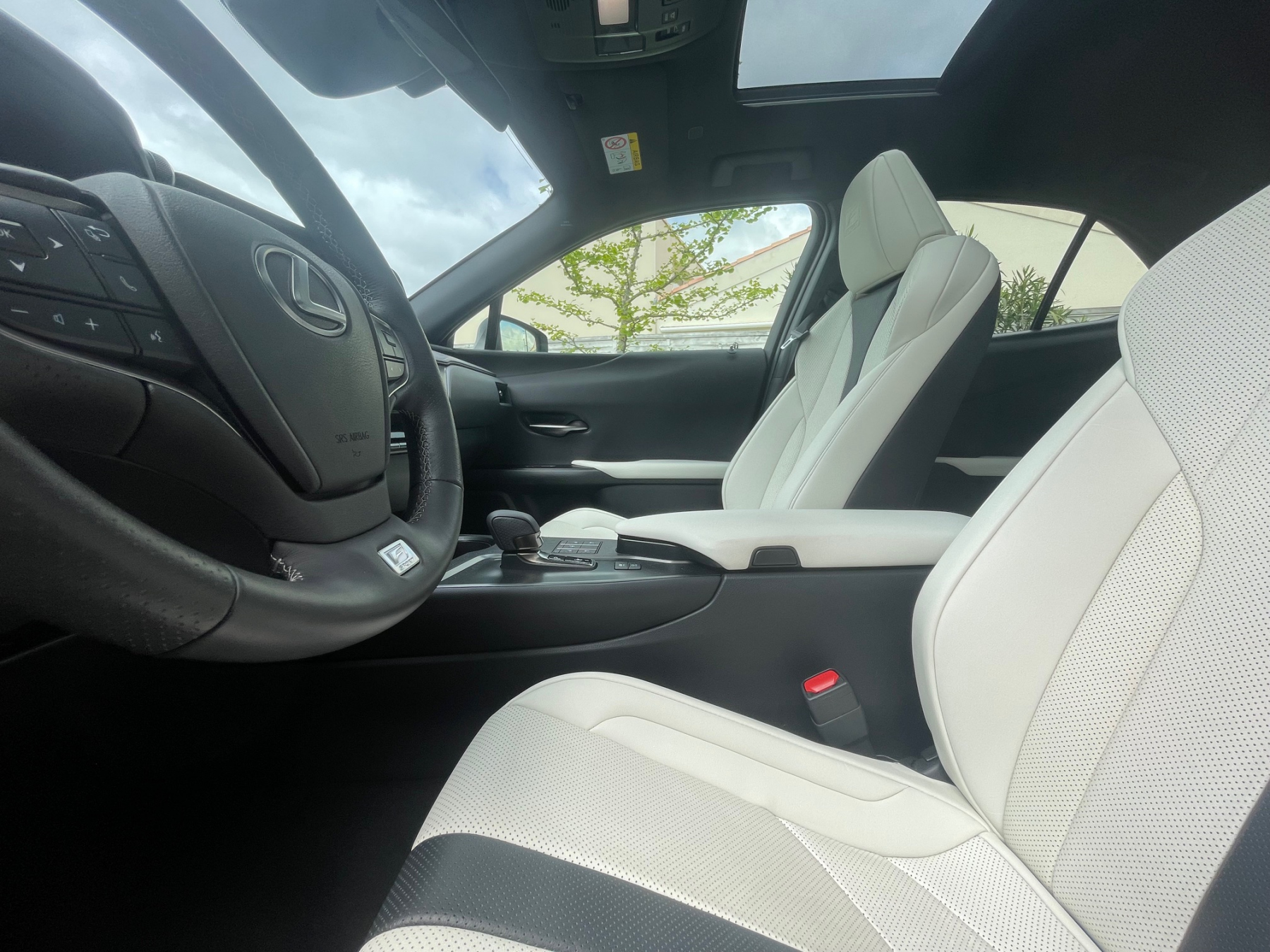 Illustration - Lexus UX300h 2025 F Sport Executive