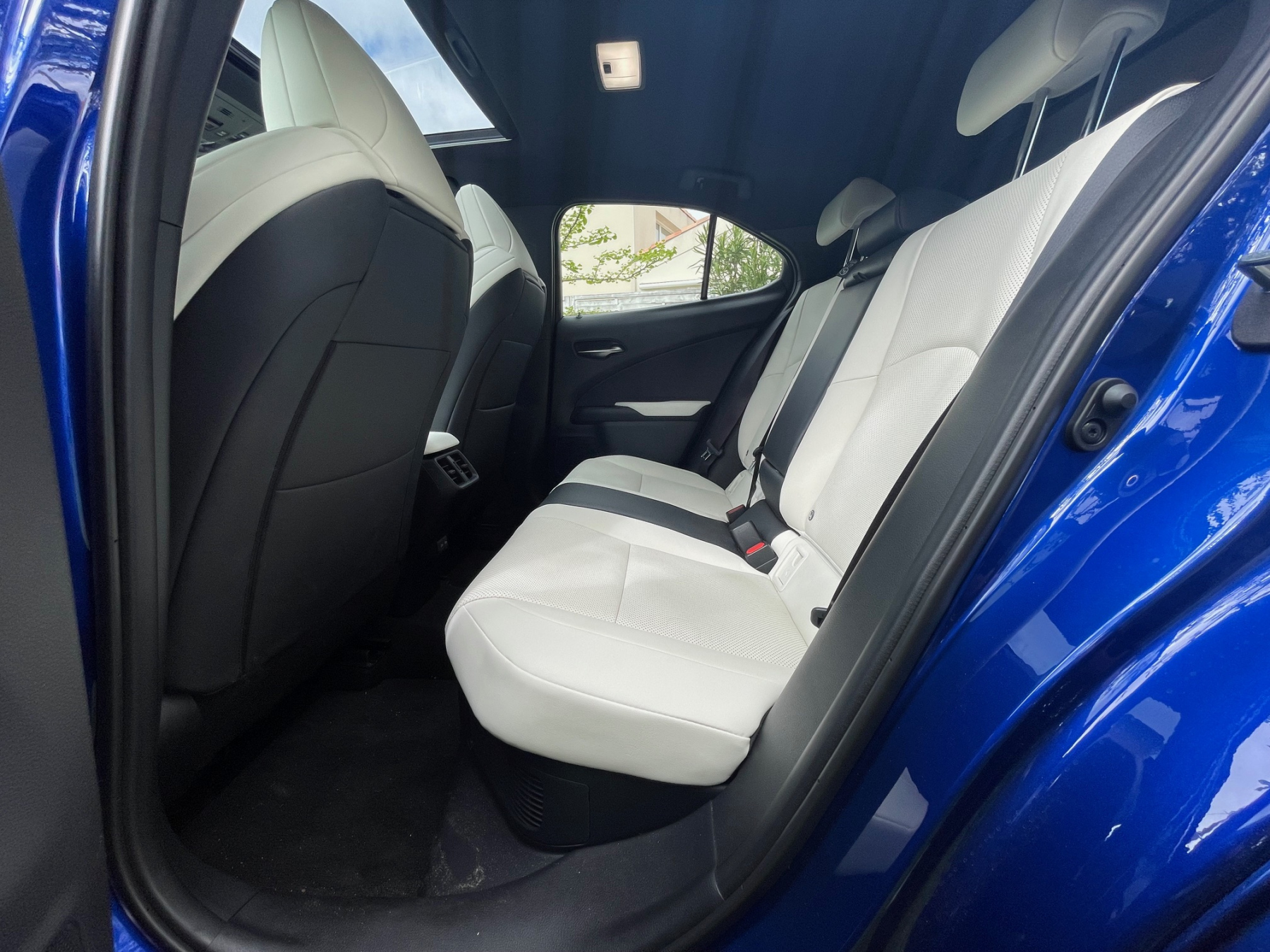 Illustration - Lexus UX300h 2025 F Sport Executive