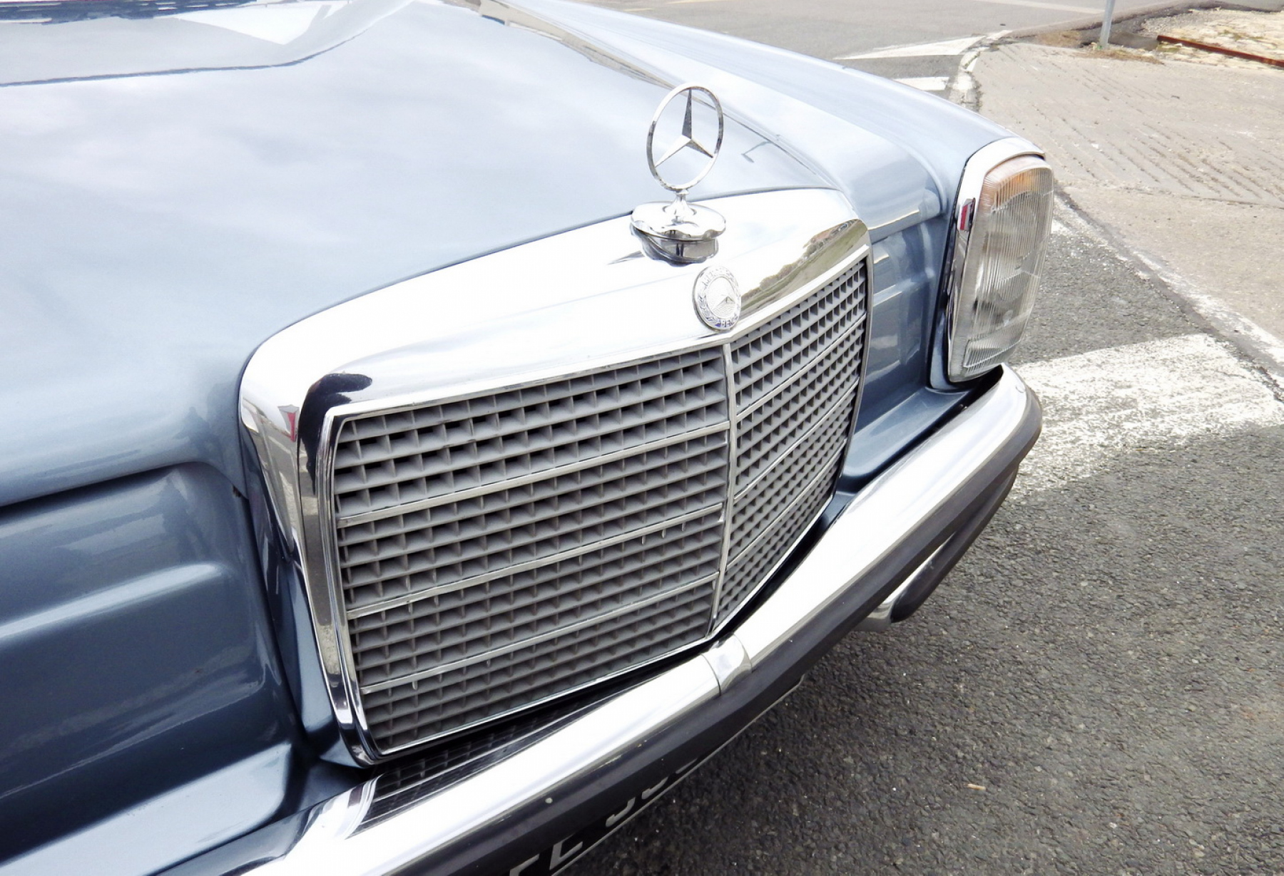 Illustration - Mercedes 280 CE 1973 Grille