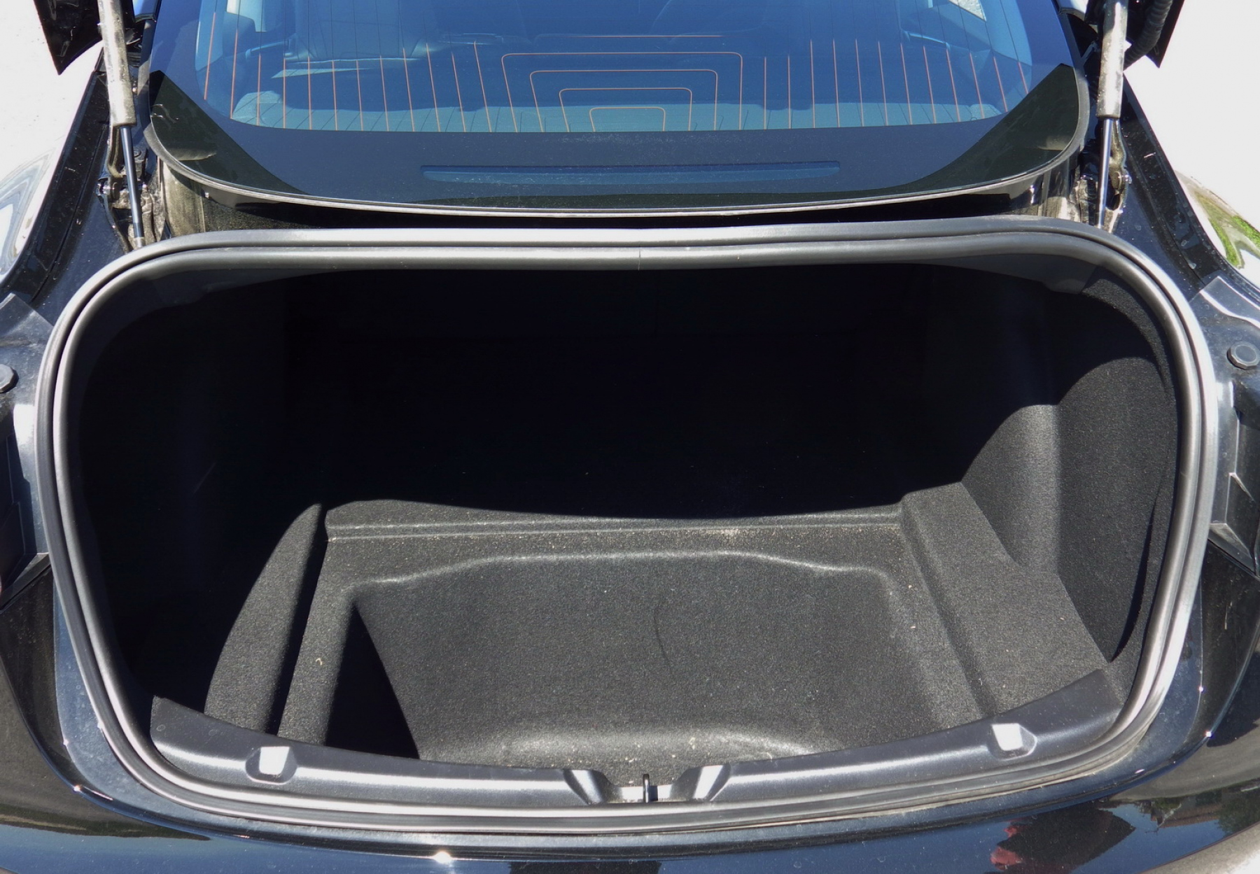 Illustration - Tesla Model 3 GA Coffre