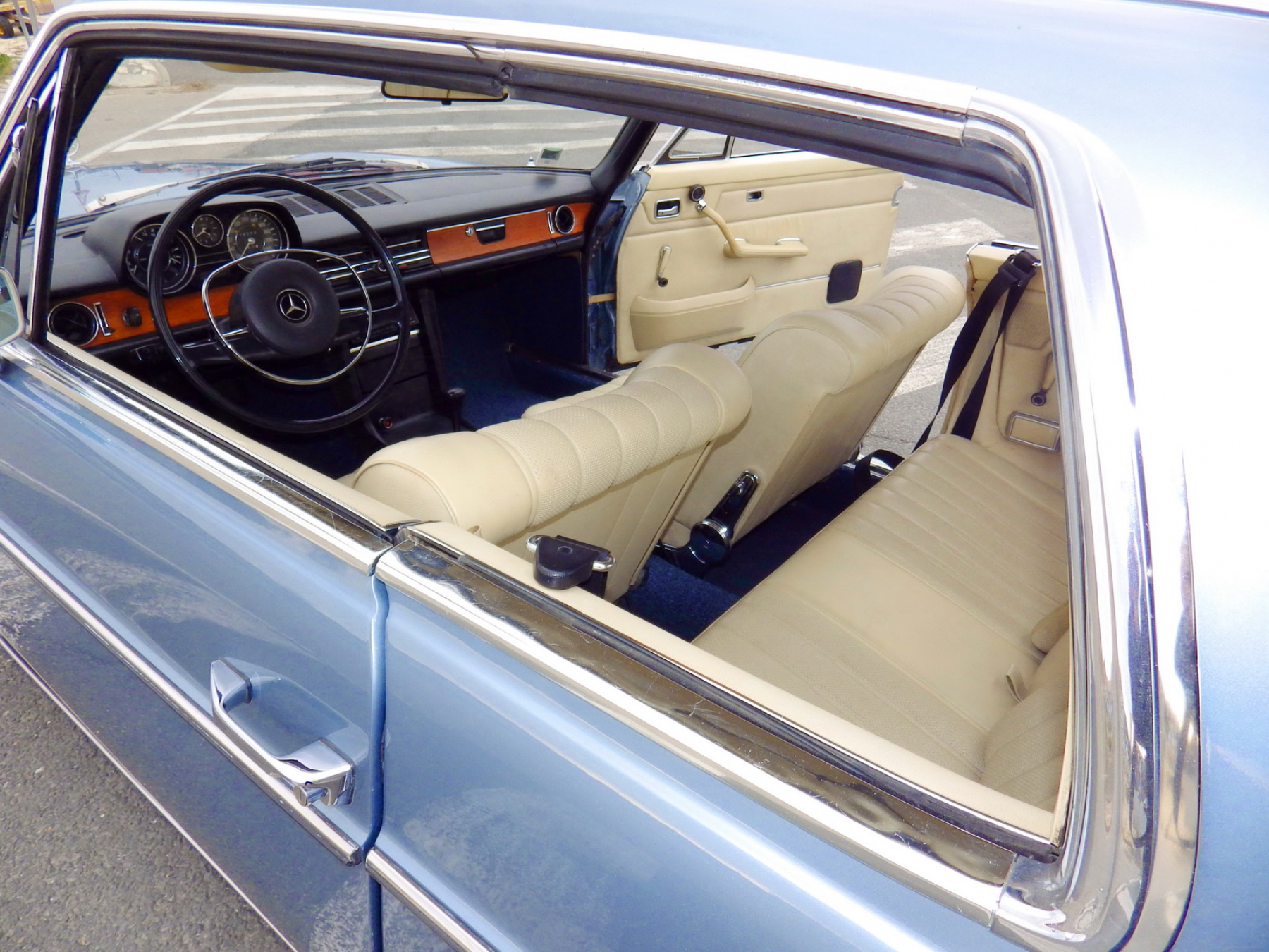 Illustration - Mercedes 280 CE 1973 Intérieur