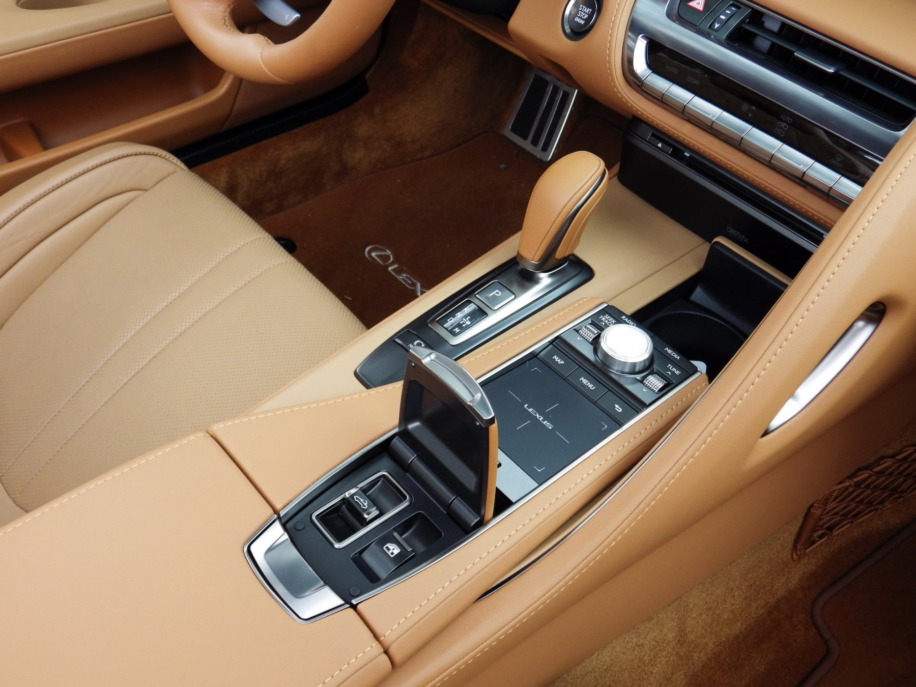 Illustration - Les Essais de Patrice Lexus LC500 Cab