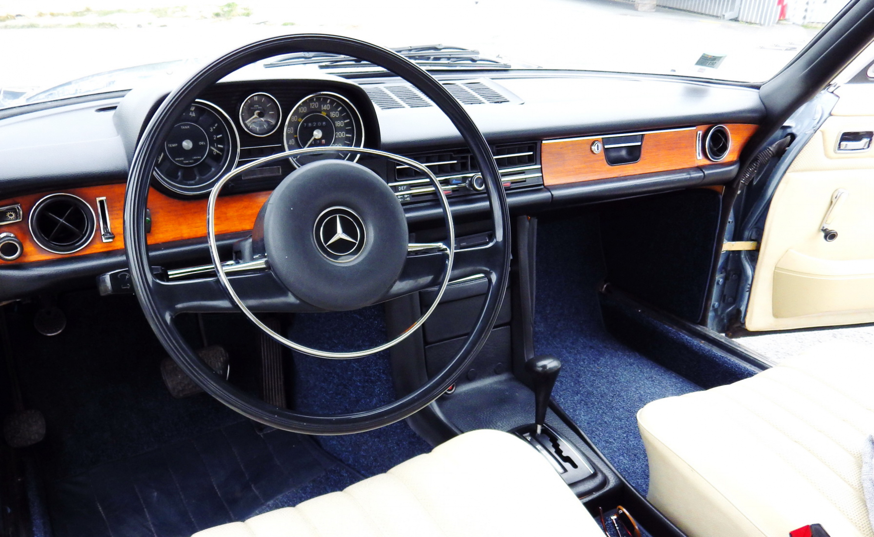 Illustration - Mercedes 280 CE 1973 Intérieur