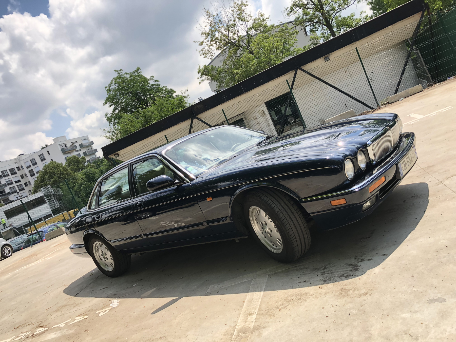 Illustration - Jaguar XJ