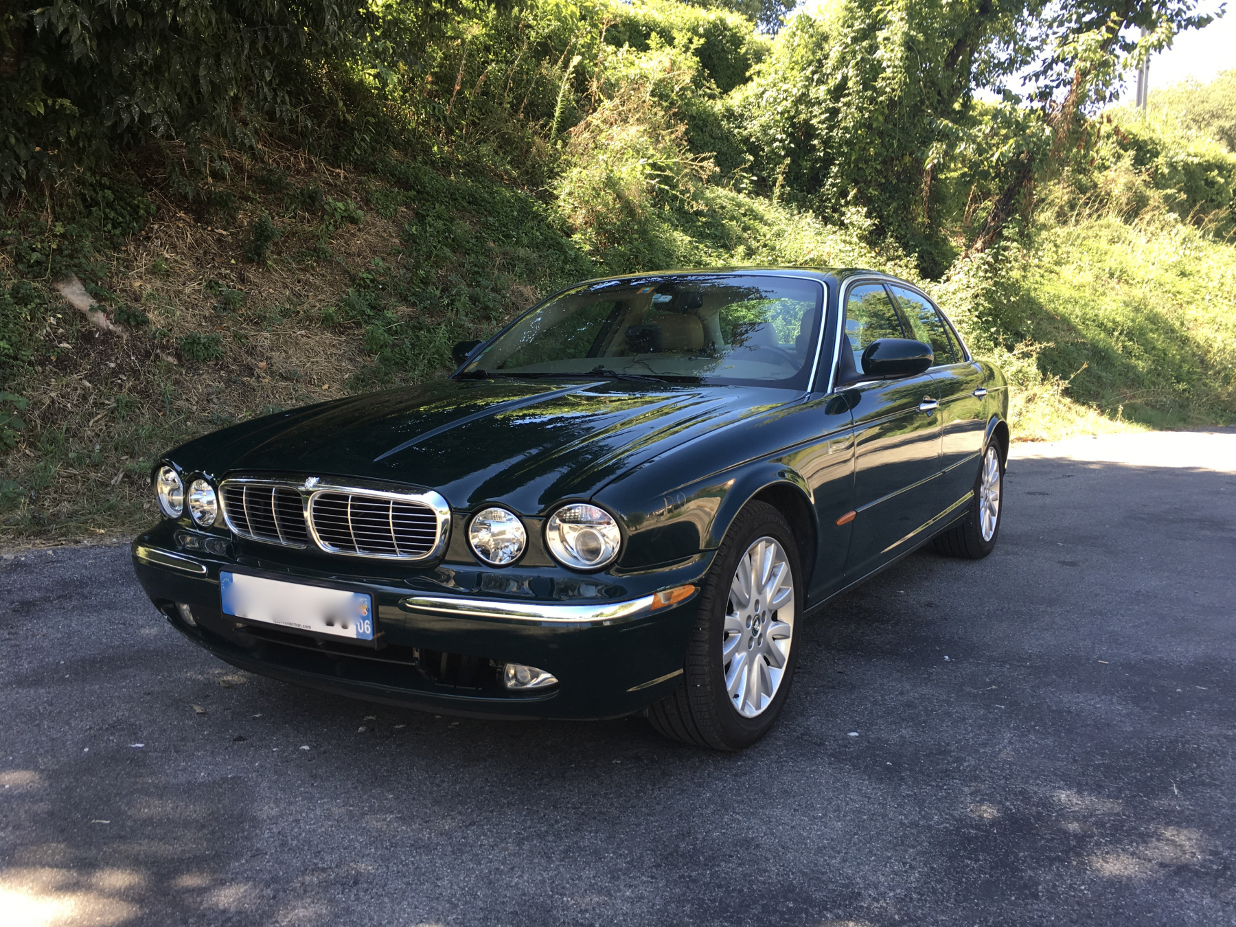 Illustration - Jaguar XJ