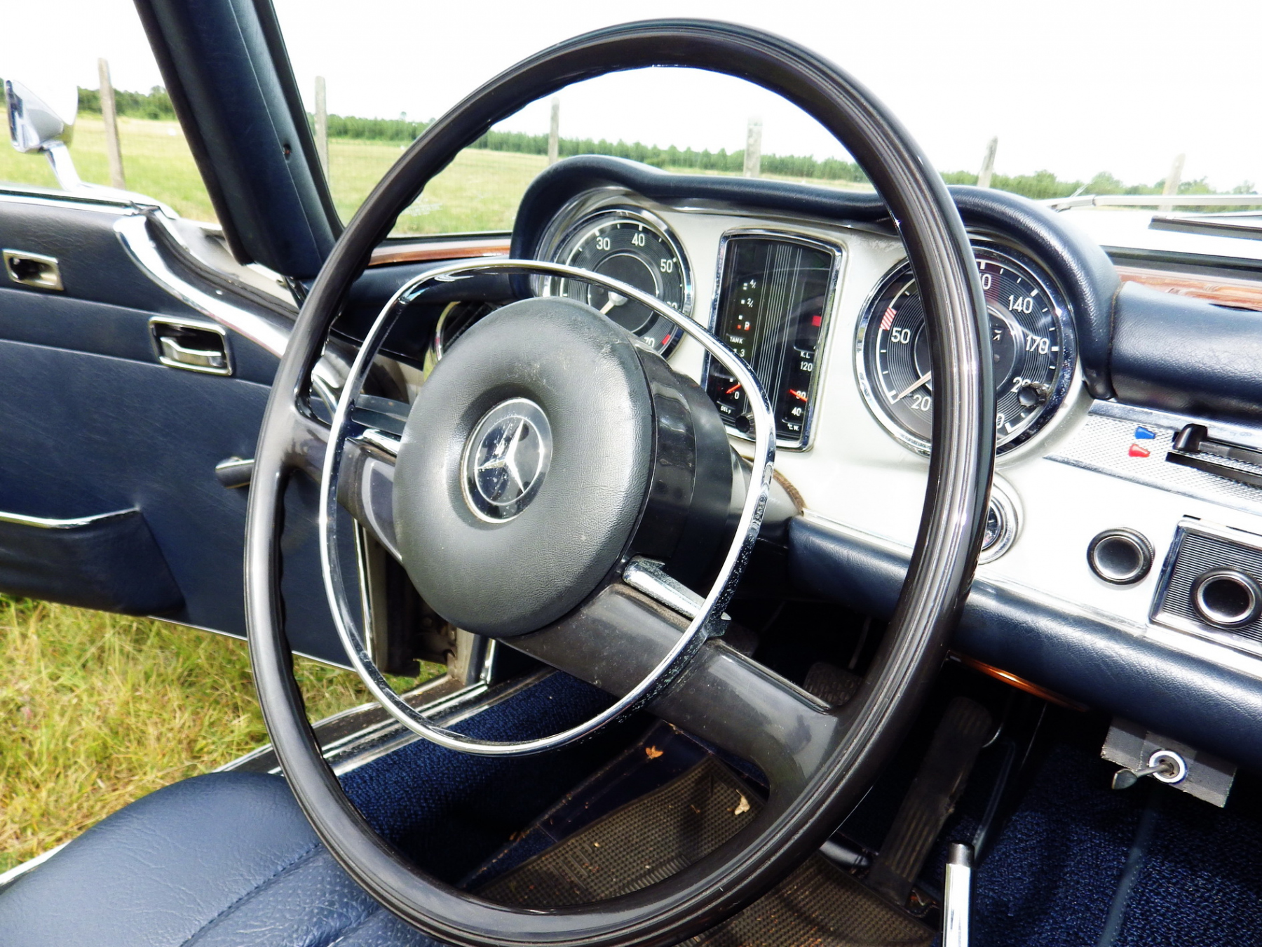 Illustration - Les Essais de Patrice Mercedes 280 SL Pagode