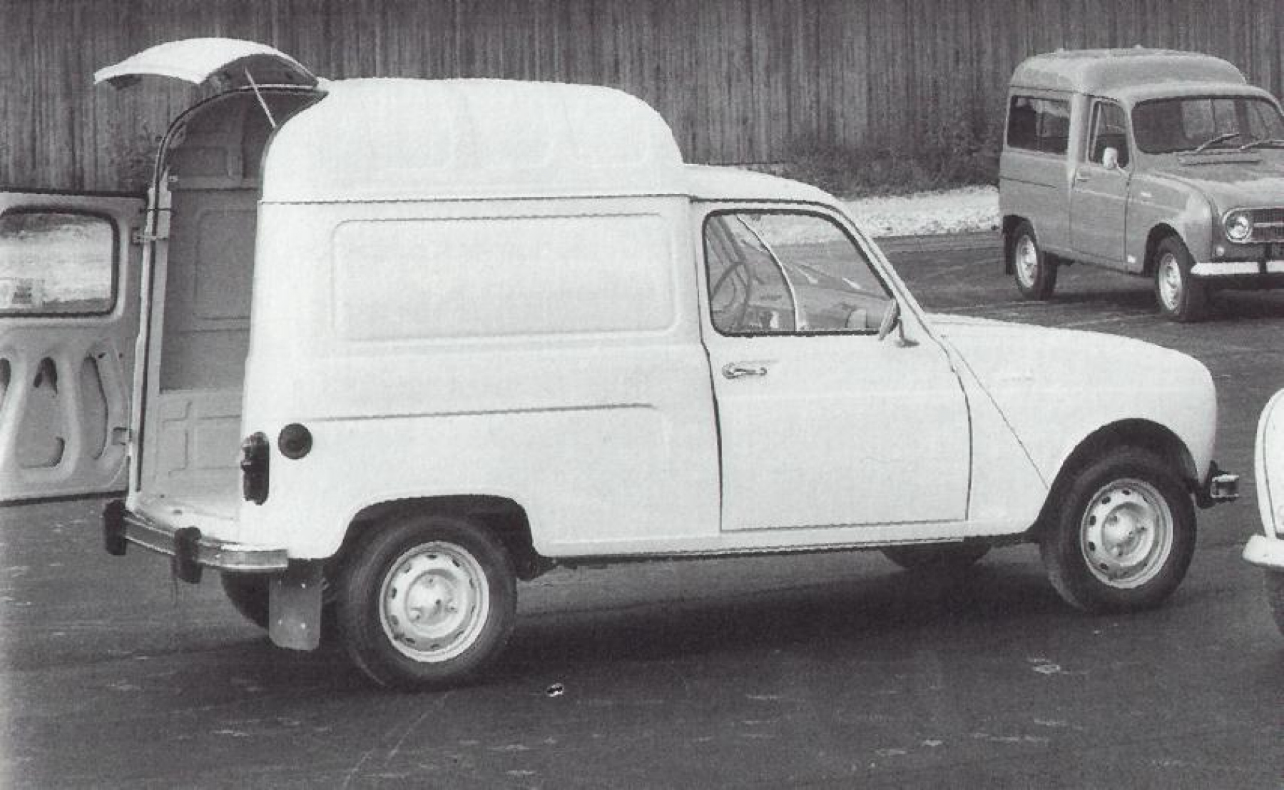 Illustration - Souvenirs d’Autos :  Les gendarmes et la 4L