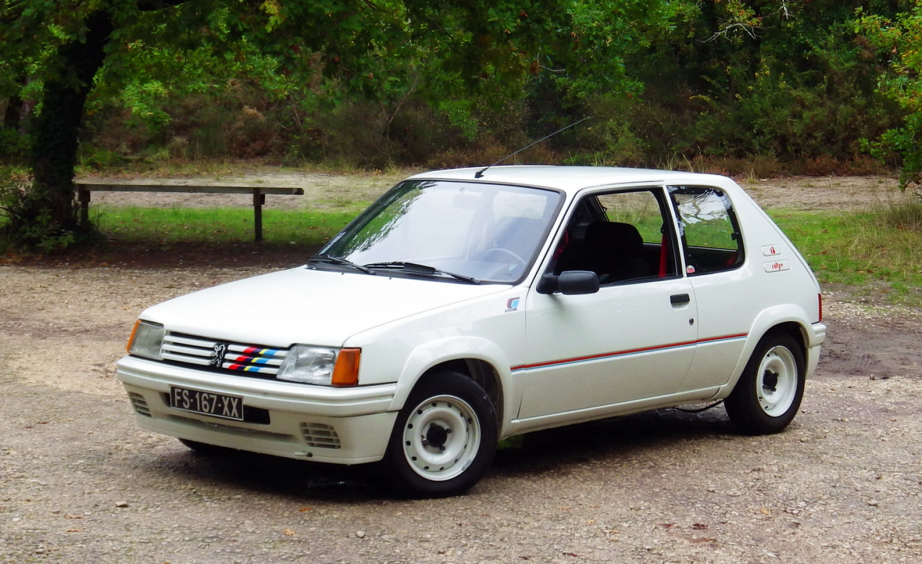 Automobile/Nostalgie. Peugeot 205 junior : la séductrice inattendue !