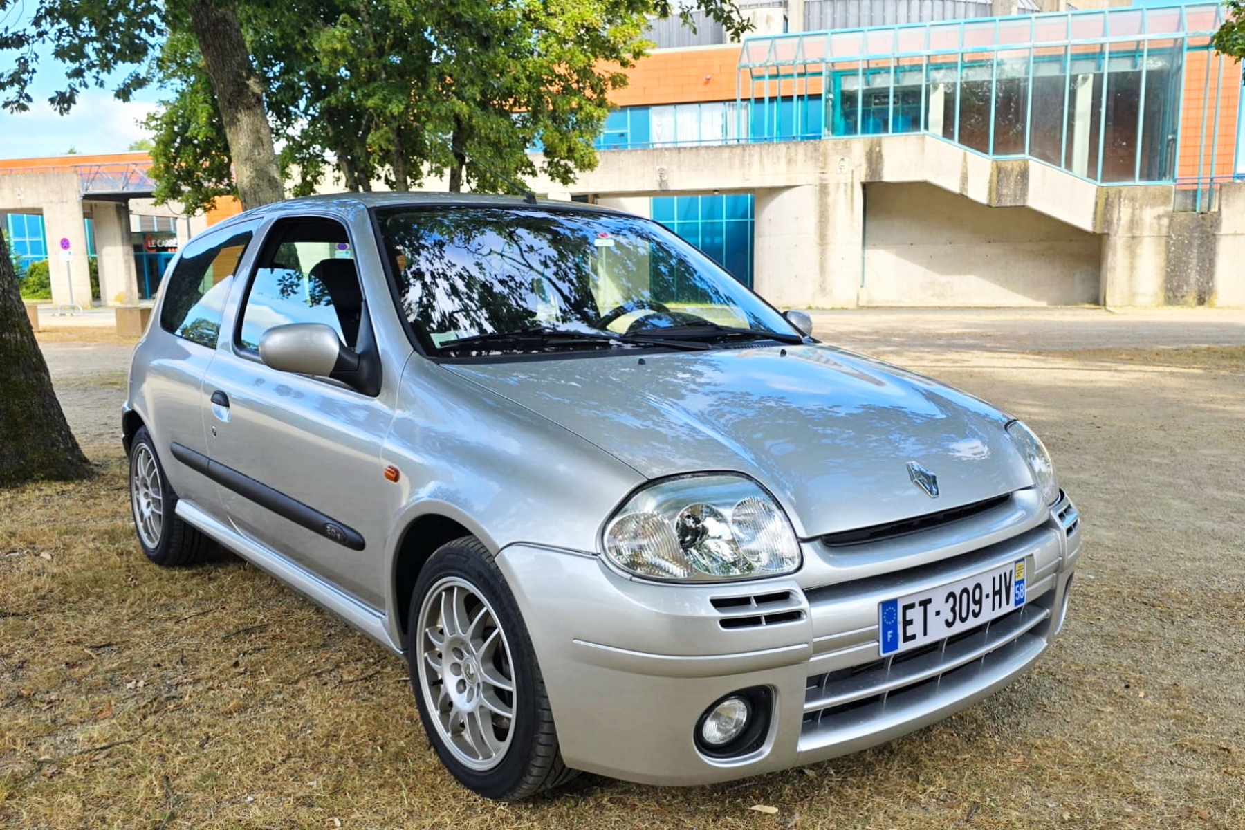 Illustration - Clio Renault Sport 16V