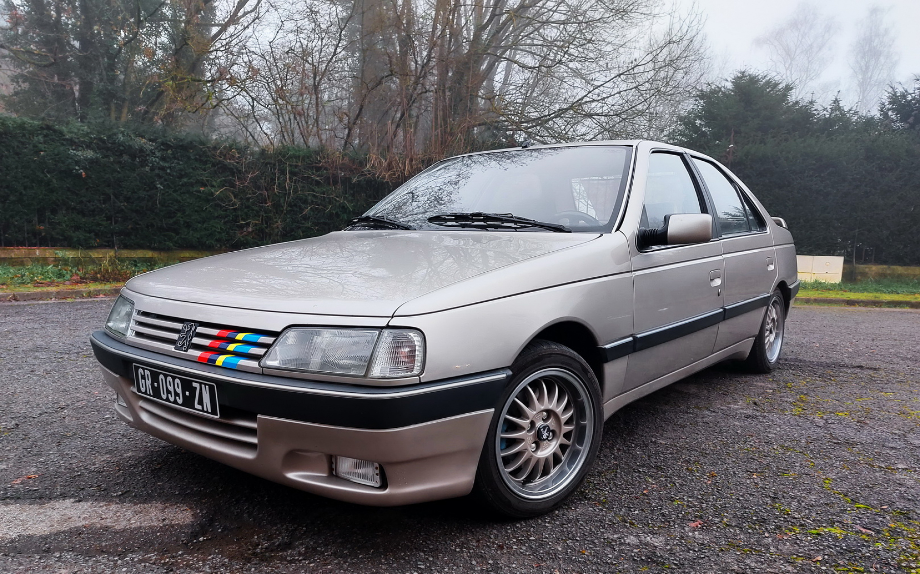 La Peugeot 405 MI16, rien à voir avec une GTI