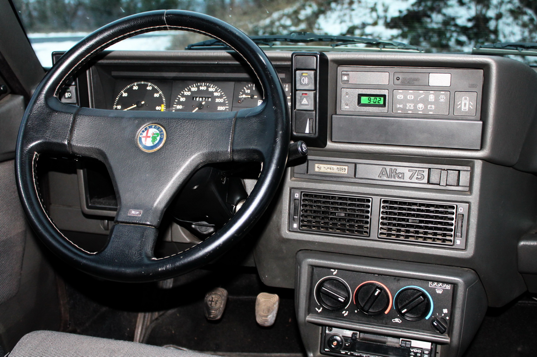 Illustration - Alfa Romeo 75 Turbo