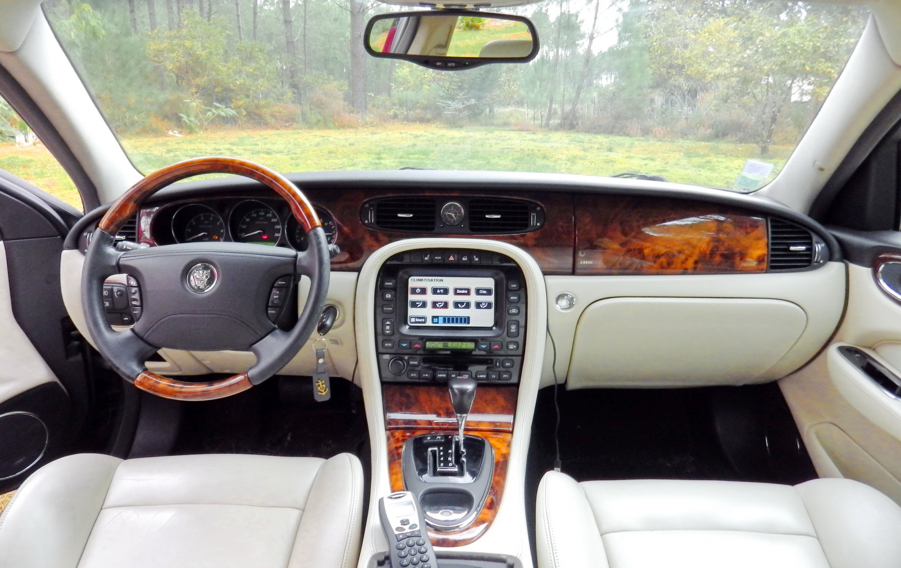 Illustration - Jaguar XJR