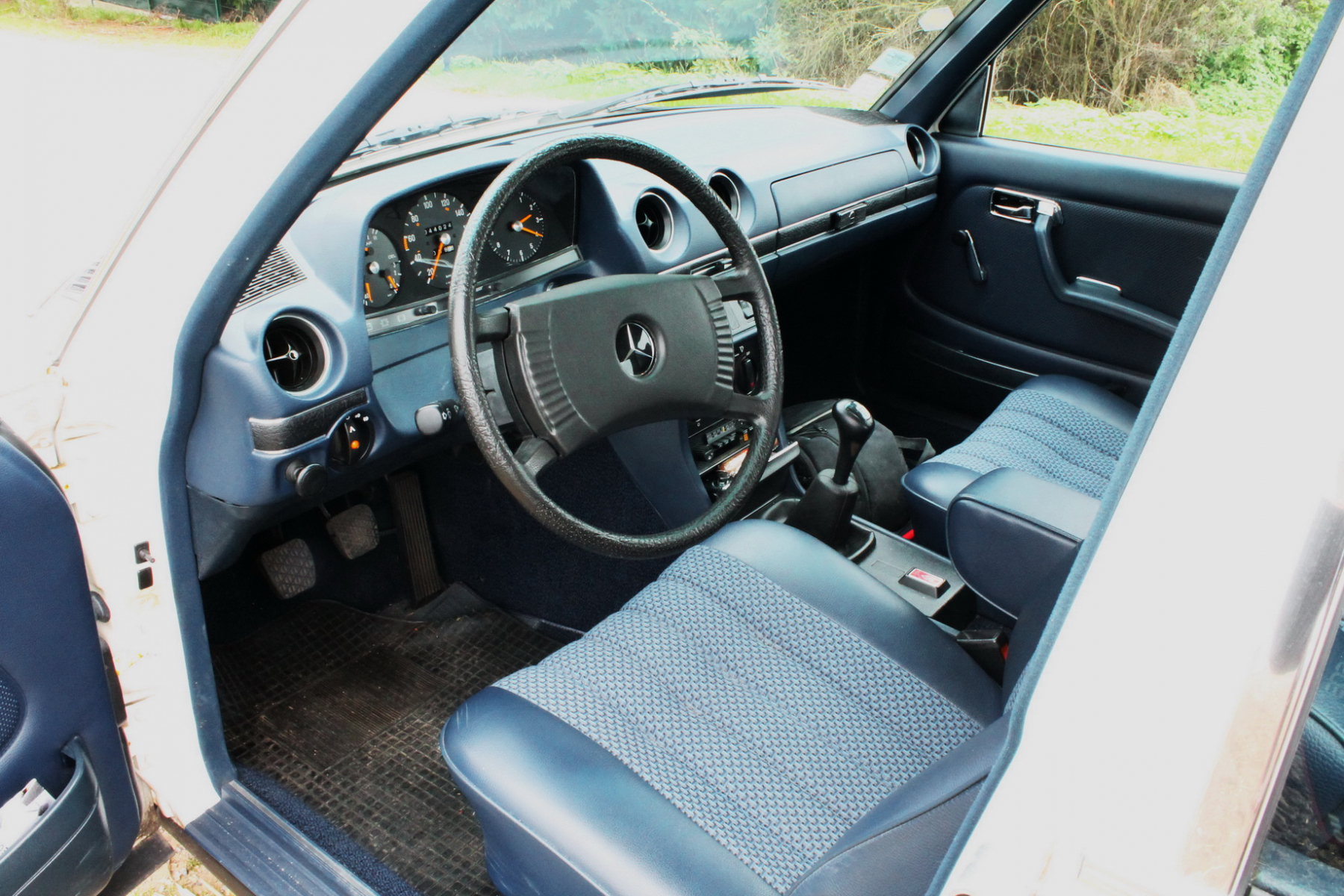 Illustration - Mercedes W123