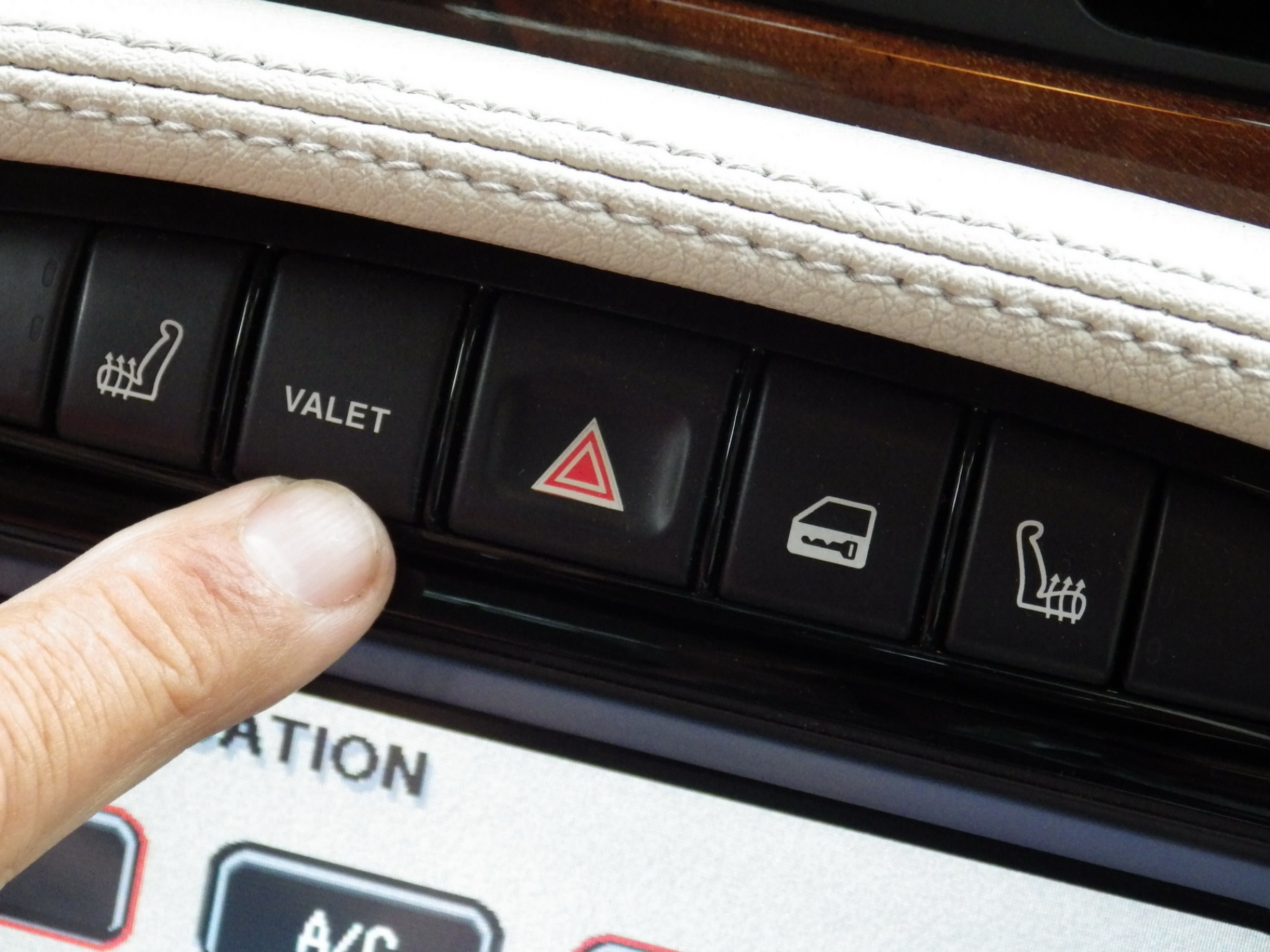 Illustration - Jaguar XJR