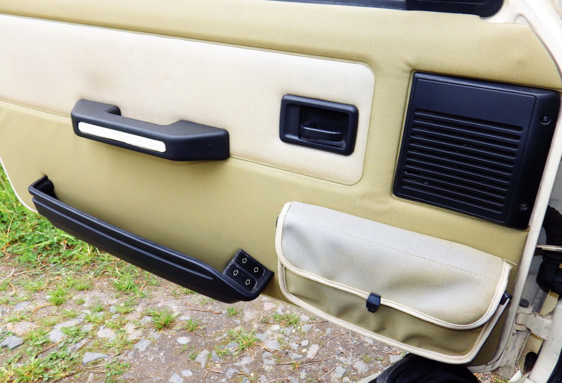 Illustration - Peugeot 205 Indiana