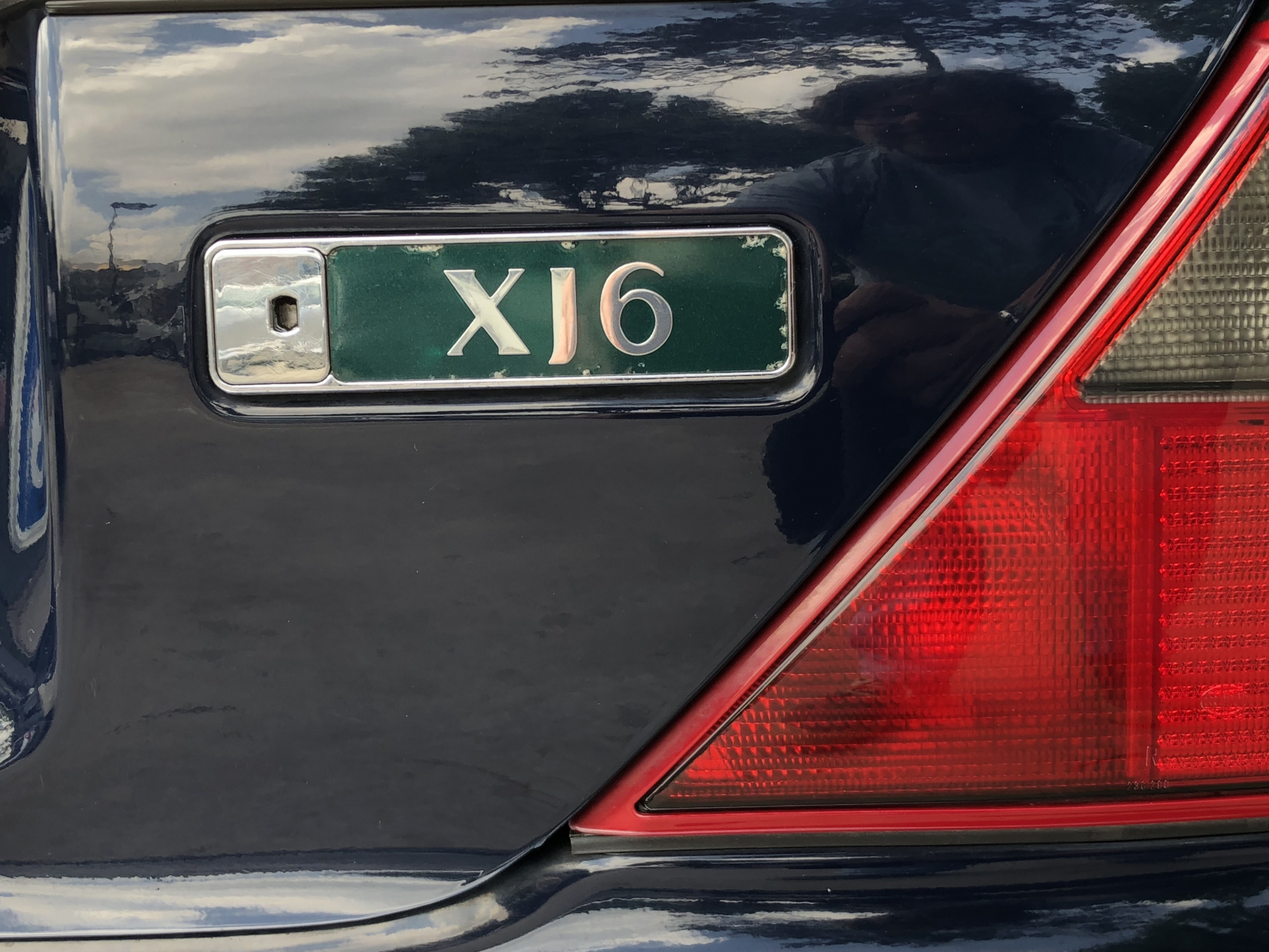 Illustration - Jaguar XJ6