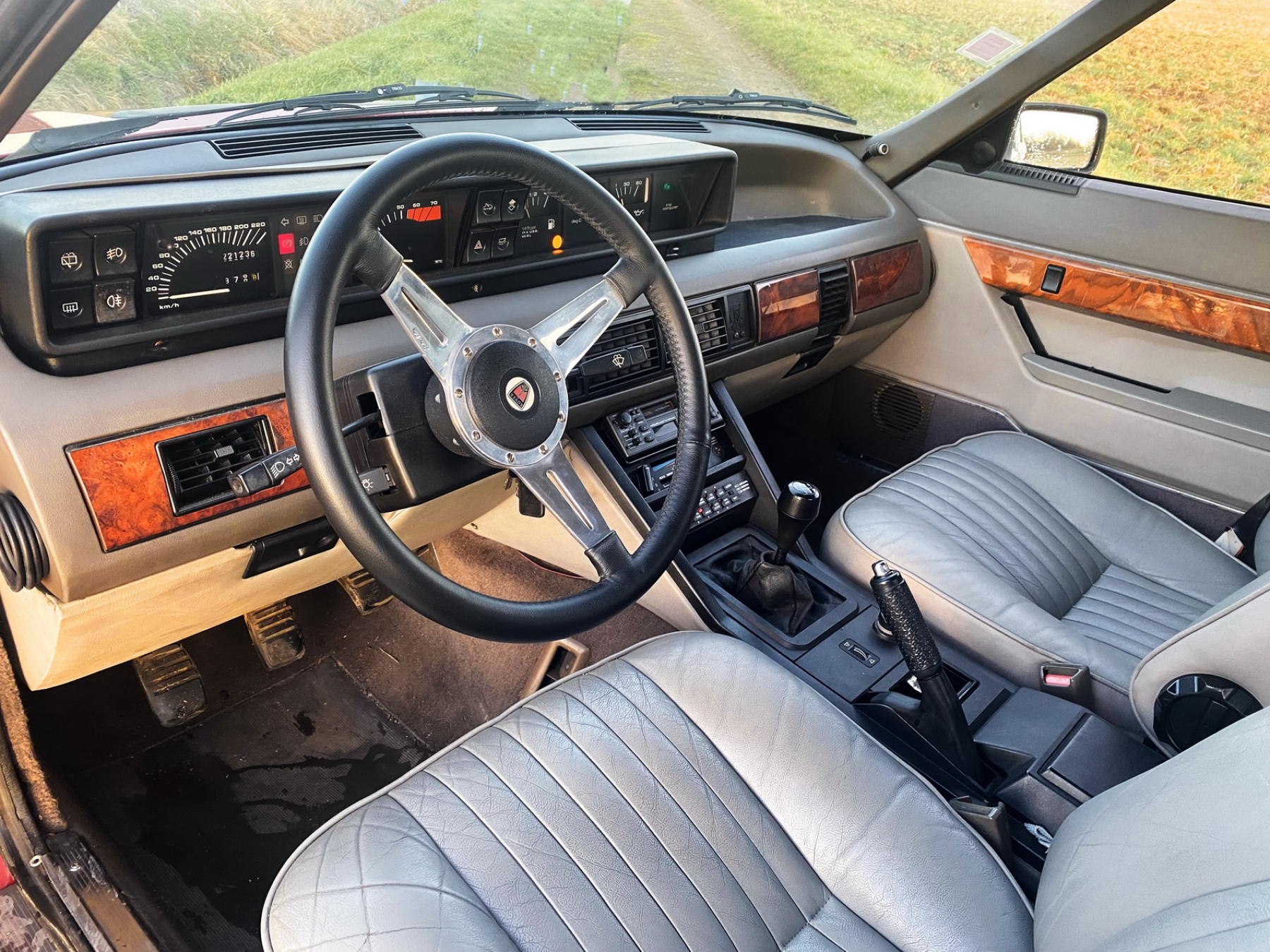Illustration - Rover 3500 Vitesse