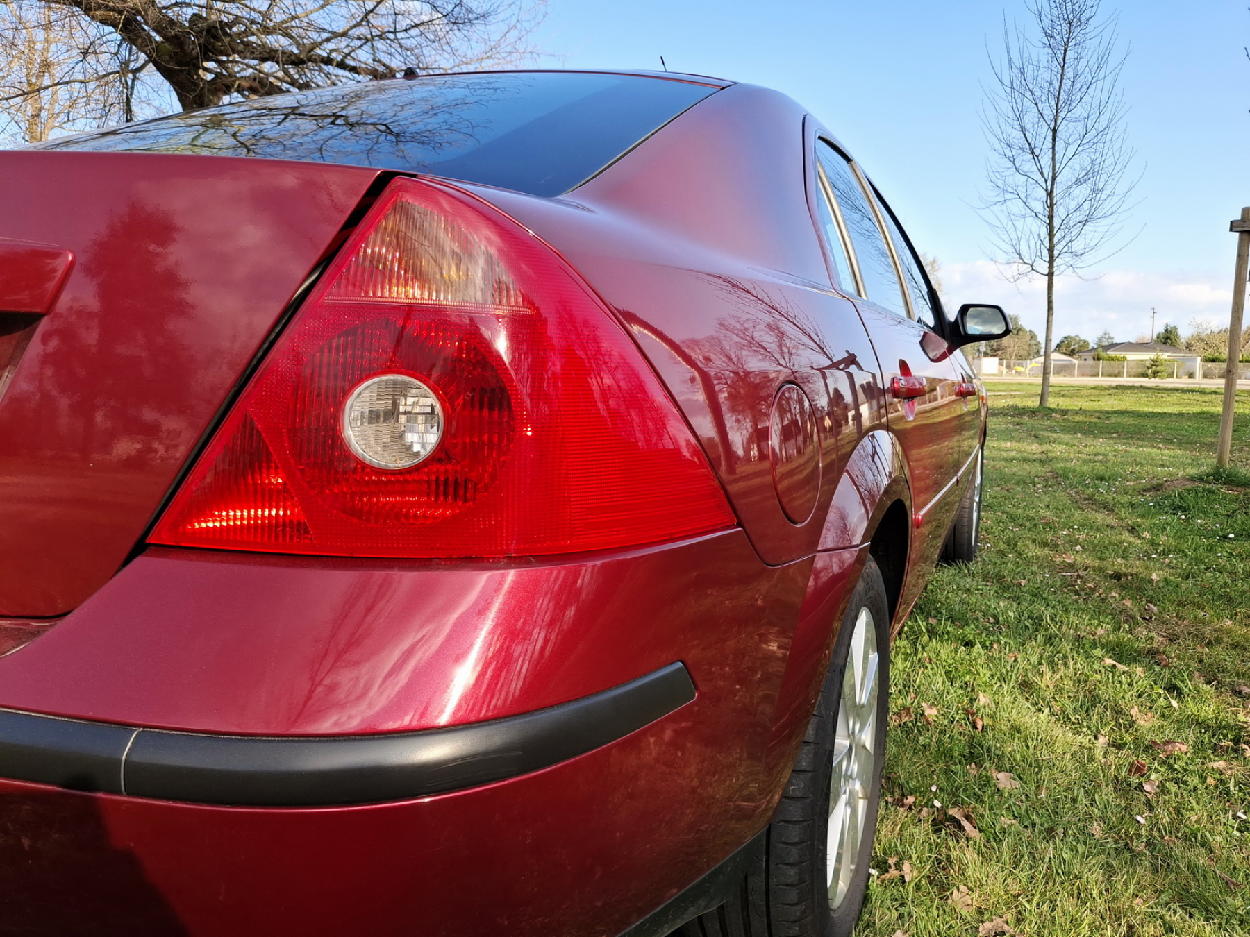 Illustration - Ford Mondeo Ghia V6