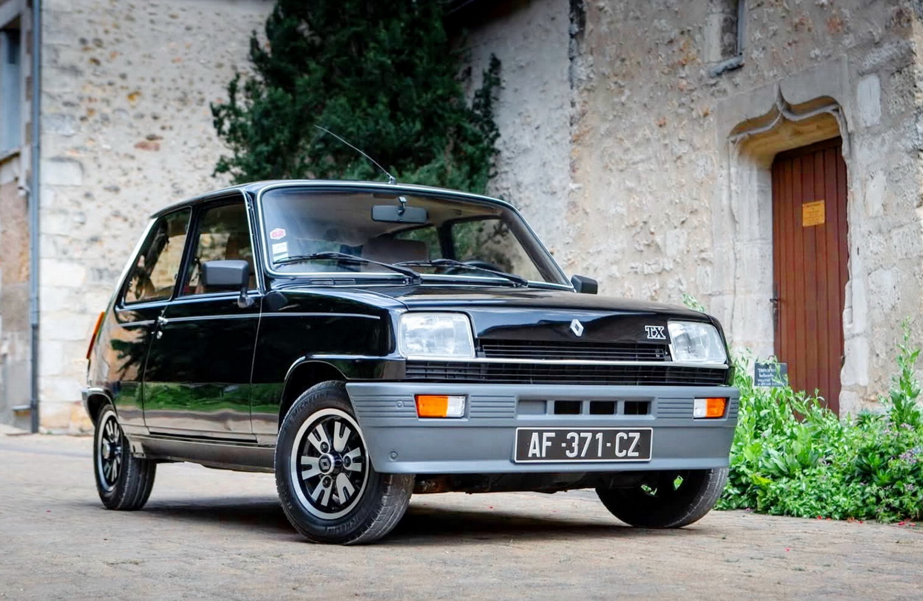 Illustration - Renault 5 TX
